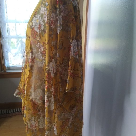 NWOT beautiful floral sheer cover up by Mudd - Picture 6 of 11